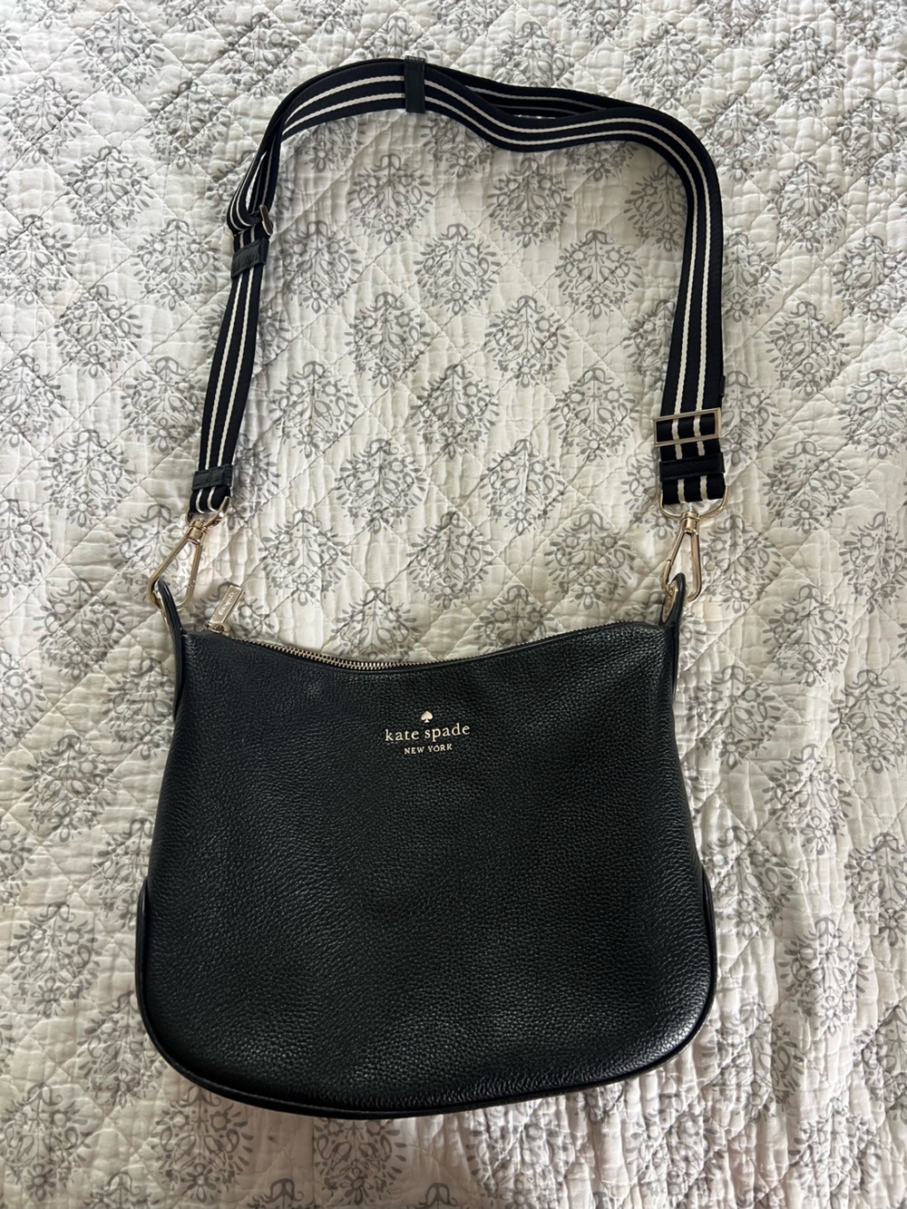 Kate spade black pebbled leather crossbody with striped strap - Picture 4 of 8
